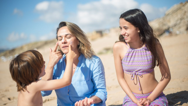 Bien choisir sa crème solaire : indice SPF et conseils d'application